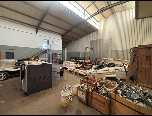 410M² WAREHOUSE TO LET IN STRAND INDUSTRIA